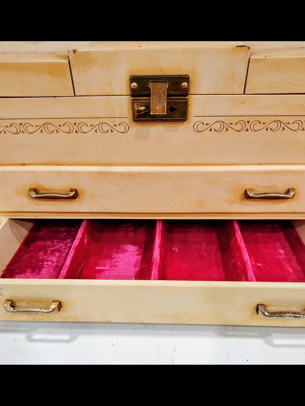 Unbranded Red Velvet Ring Display Tray for Women’s Jewelry